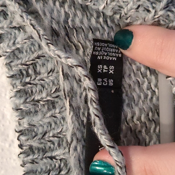 Grey sweater with puff sleeves - Picture 2 of 3